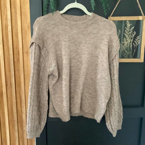 Cobble Lane Pullover Cable Cable Knit Sleeve Sweater. Size S - Picture 3 of 10